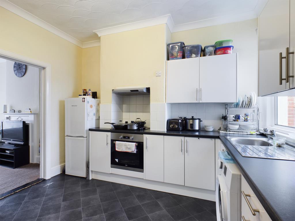 Lot: 52 - TWO, TWO-BEDROOM SELF-CONTAINED FLATS FOR INVESTMENT -